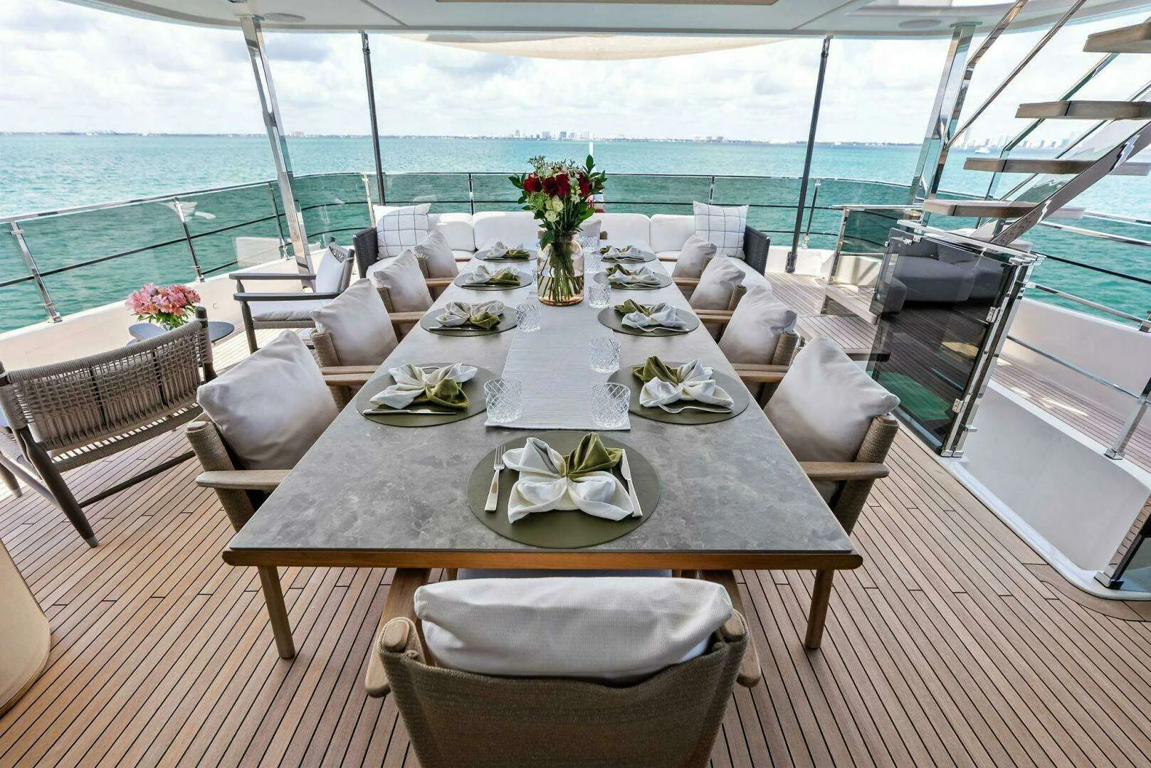 Custom Line Navetta 108 · Yate de lujo 108 ft · Yates México