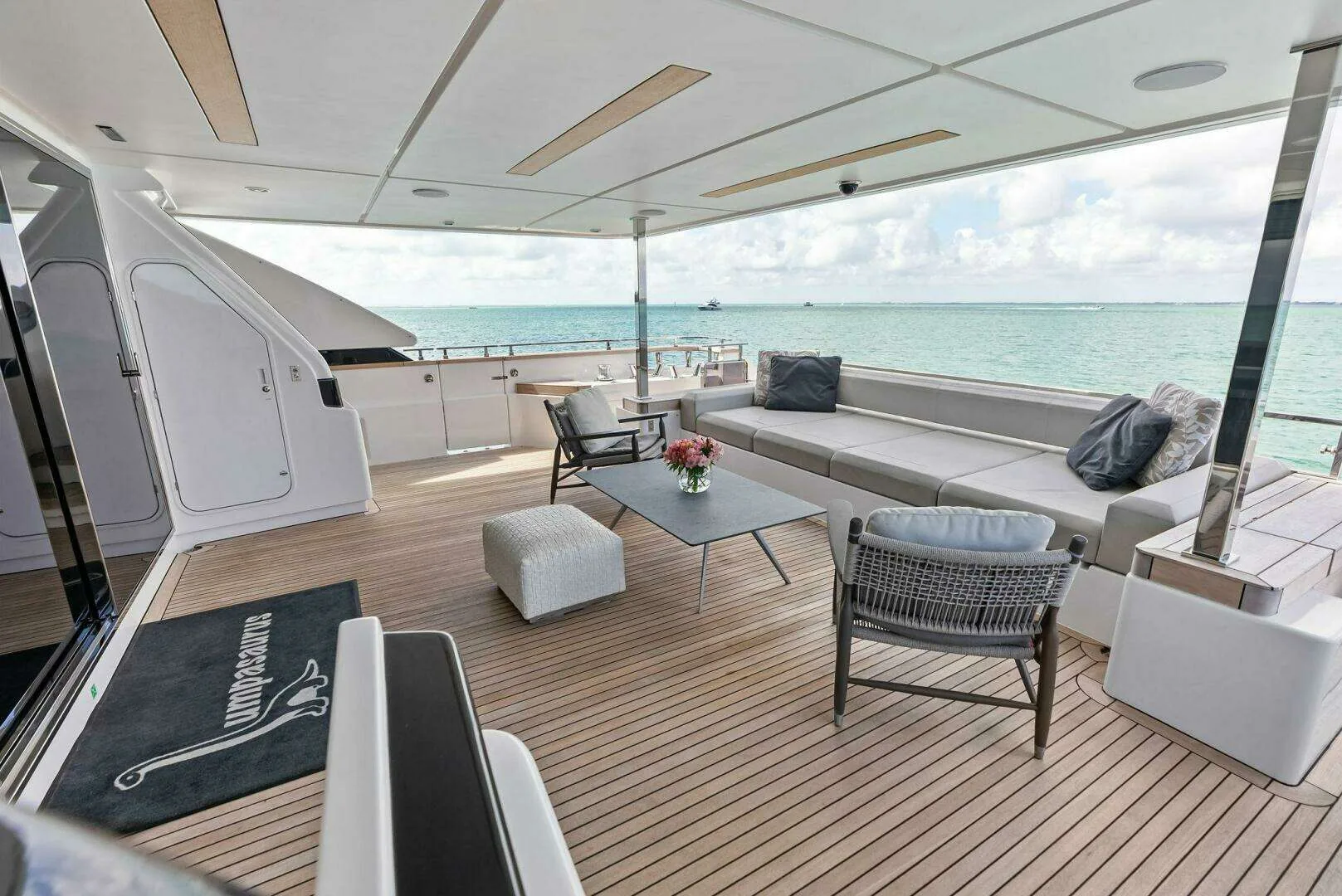 Custom Line Navetta 108 · Yate de lujo 108 ft · Yates México
