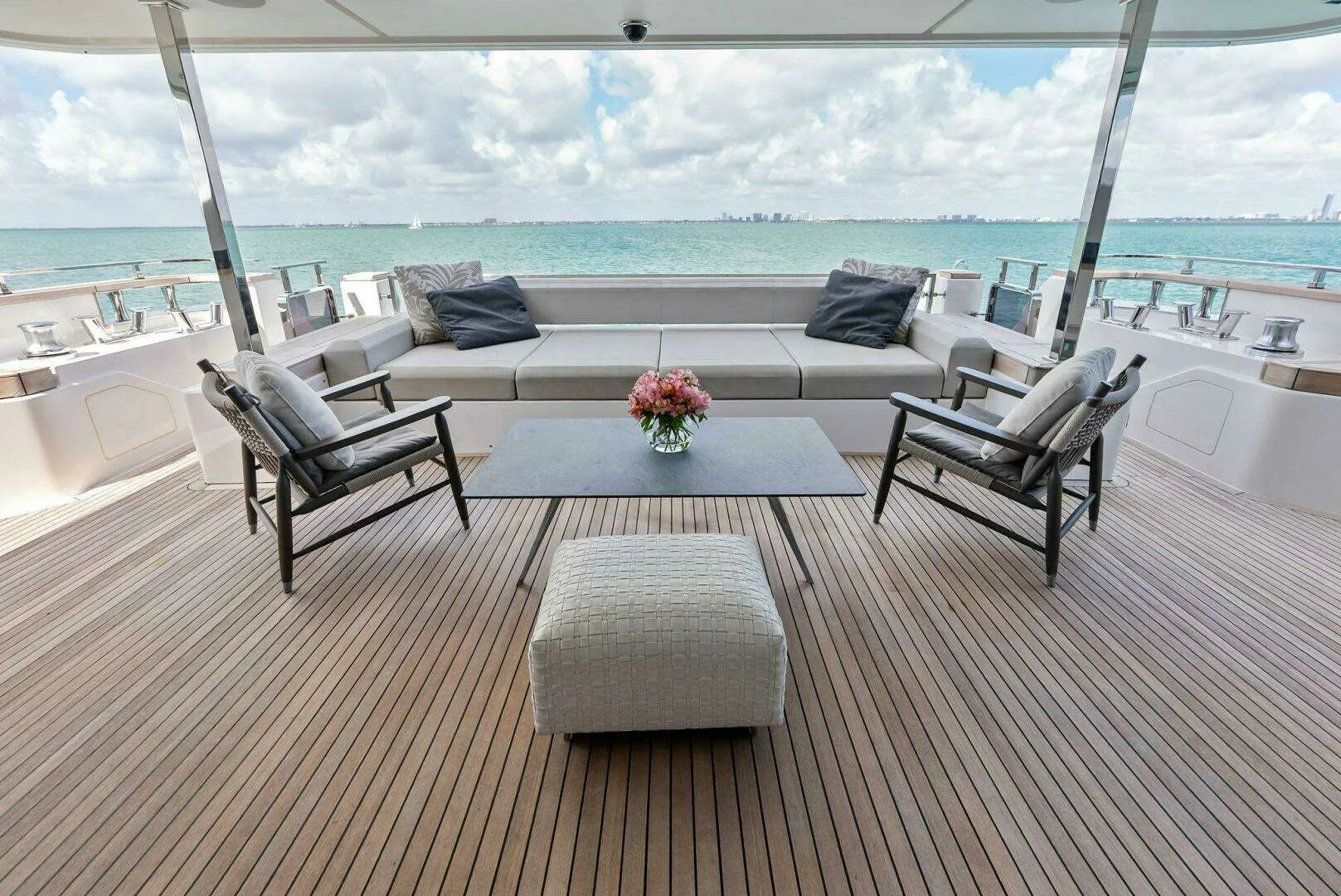 Custom Line Navetta 108 · Yate de lujo 108 ft · Yates México