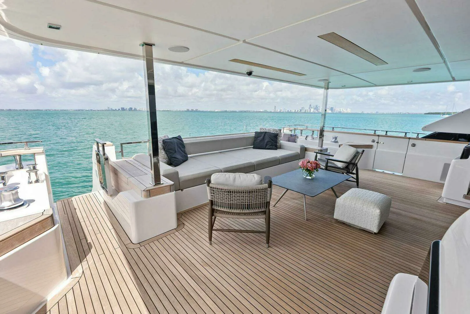 Custom Line Navetta 108 · Yate de lujo 108 ft · Yates México