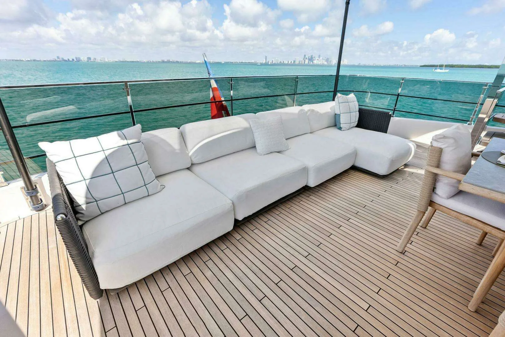 Custom Line Navetta 108 · Yate de lujo 108 ft · Yates México