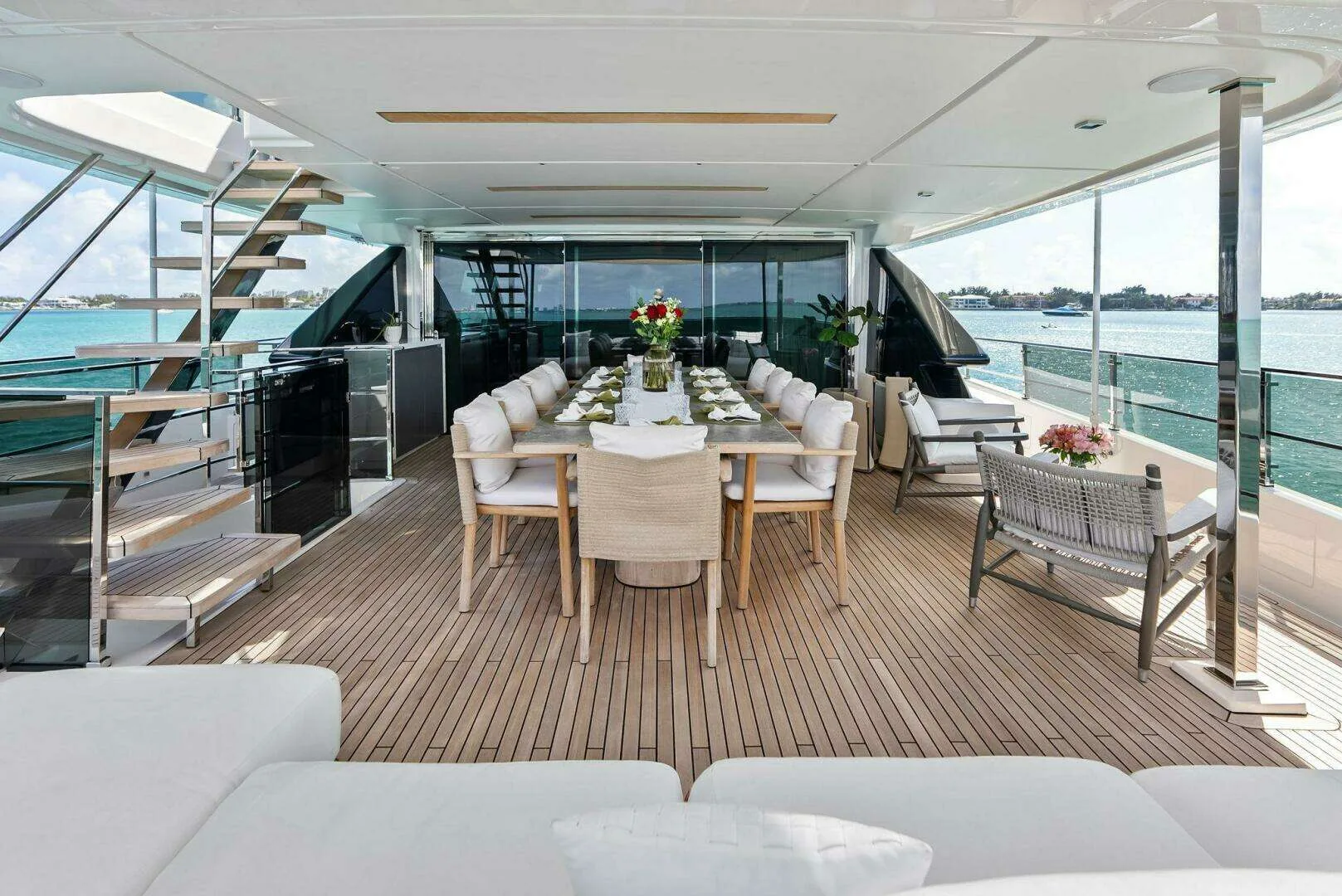 Custom Line Navetta 108 · Yate de lujo 108 ft · Yates México