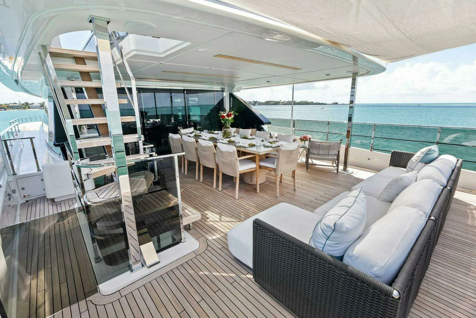 Custom Line Navetta 108 · Yate de lujo 108 ft · Yates México