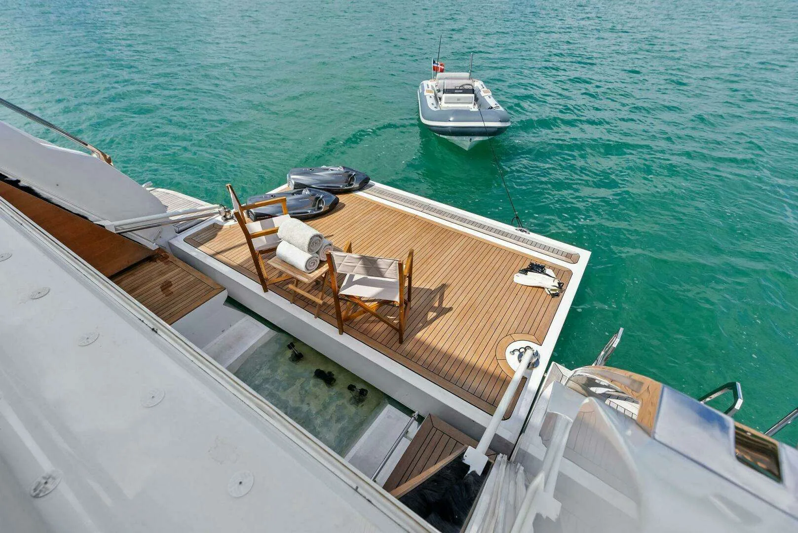 Custom Line Navetta 108 · Yate de lujo 108 ft · Yates México