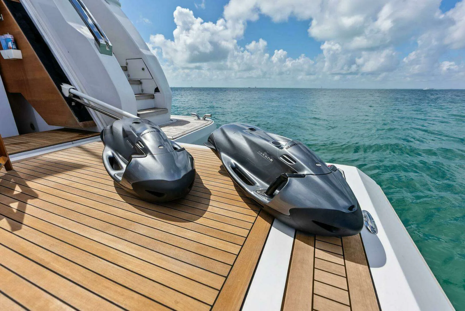 Custom Line Navetta 108 · Yate de lujo 108 ft · Yates México