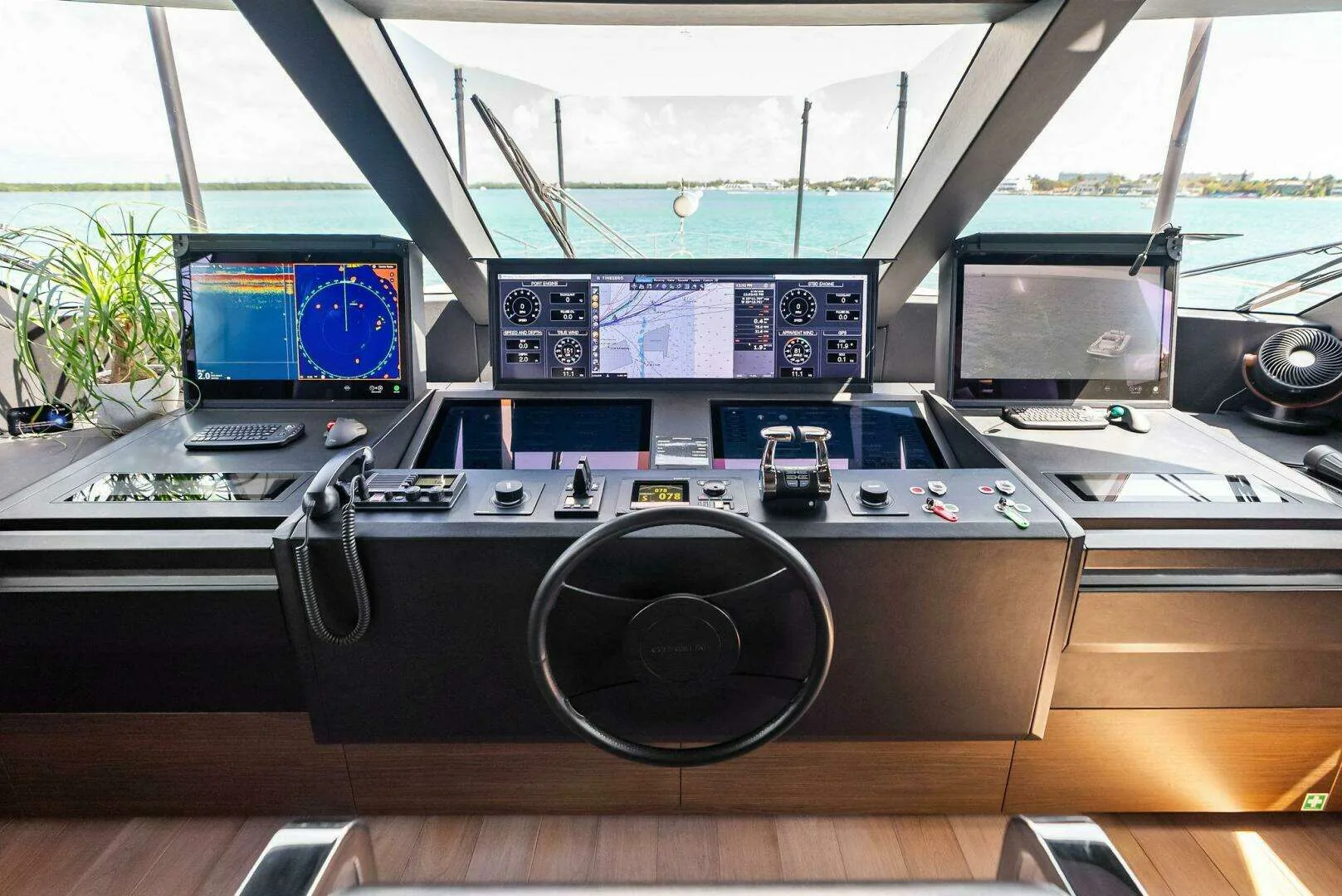 Custom Line Navetta 108 · Yate de lujo 108 ft · Yates México