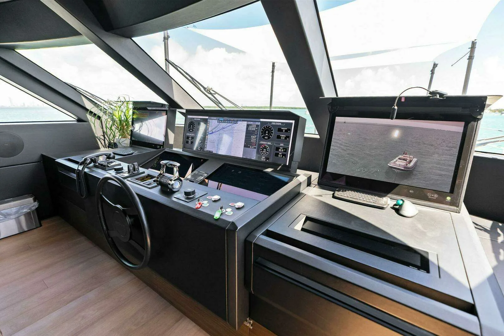Custom Line Navetta 108 · Yate de lujo 108 ft · Yates México