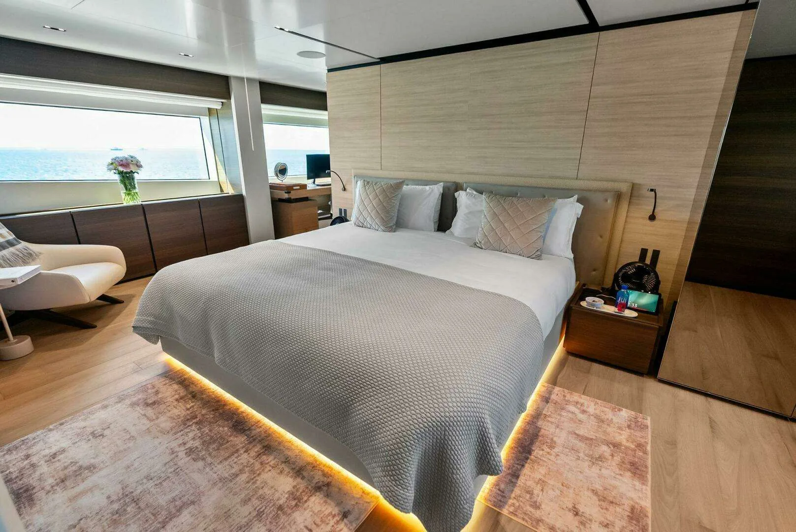 Custom Line Navetta 108 · Yate de lujo 108 ft · Yates México