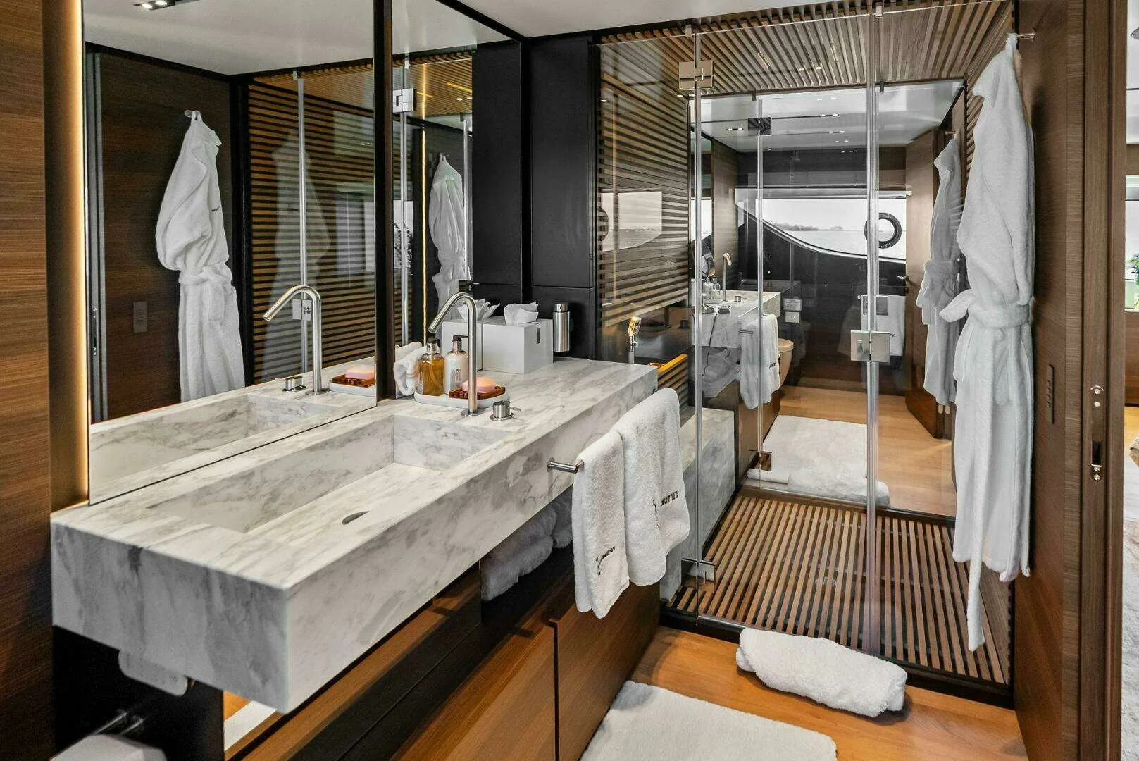 Custom Line Navetta 108 · Yate de lujo 108 ft · Yates México