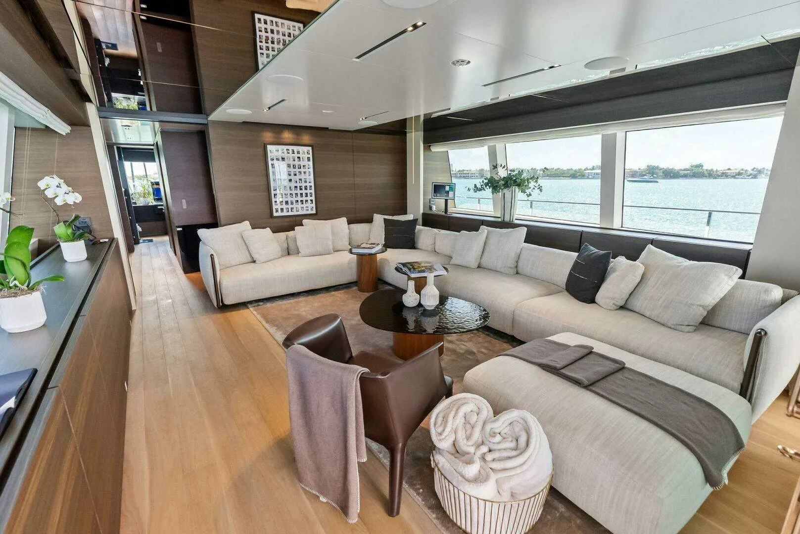 Custom Line Navetta 108 · Yate de lujo 108 ft · Yates México