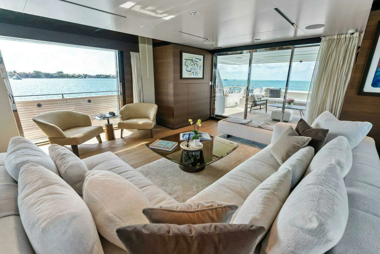 Custom Line Navetta 108 · Yate de lujo 108 ft · Yates México