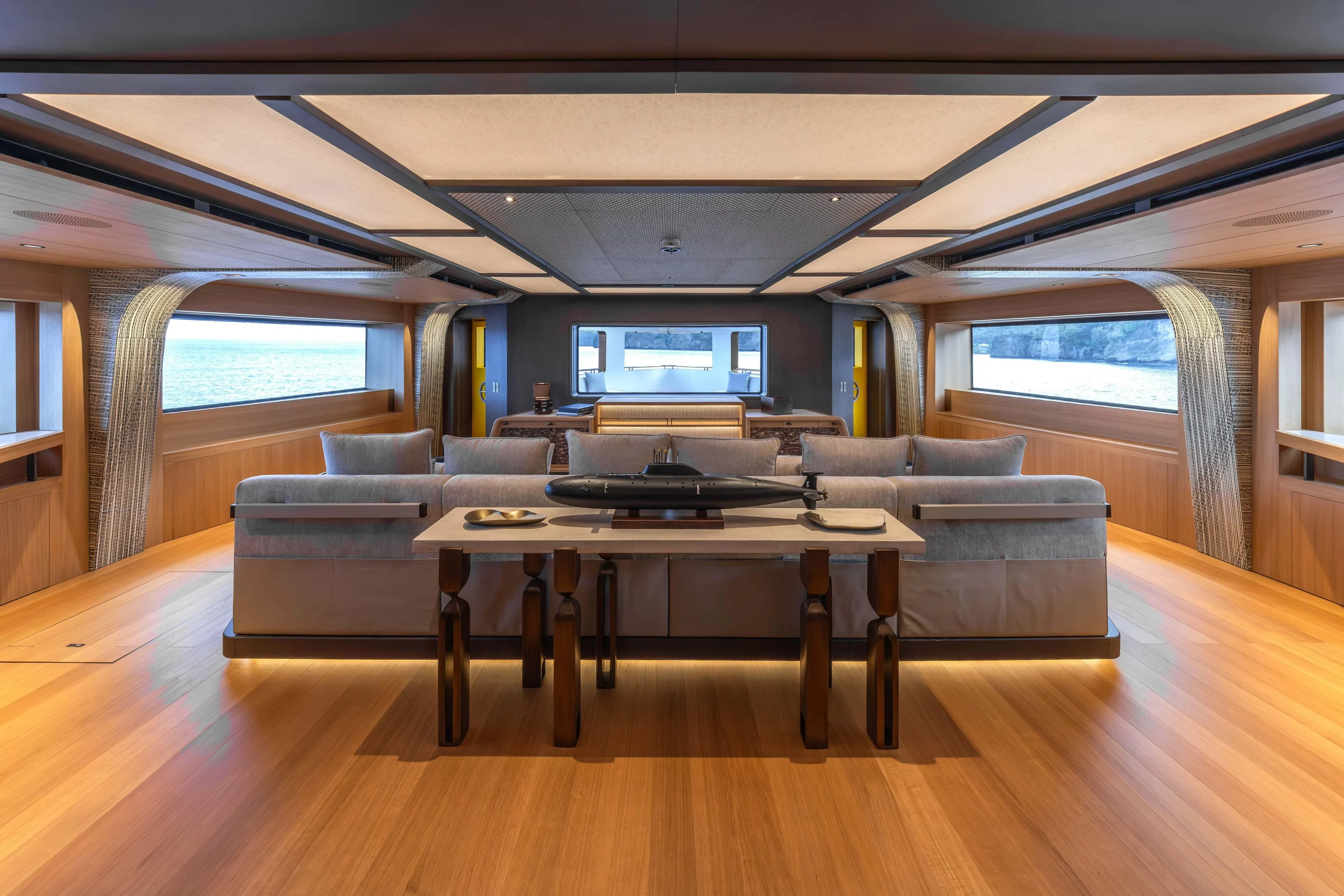 Explorer superyate Rossinavi 195' en venta · Yates México · Belice