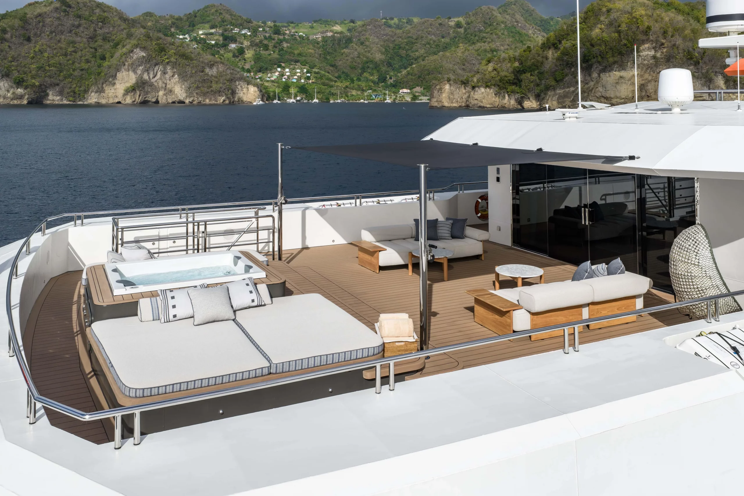 Explorer superyate Rossinavi 195' en venta · Yates México · Belice
