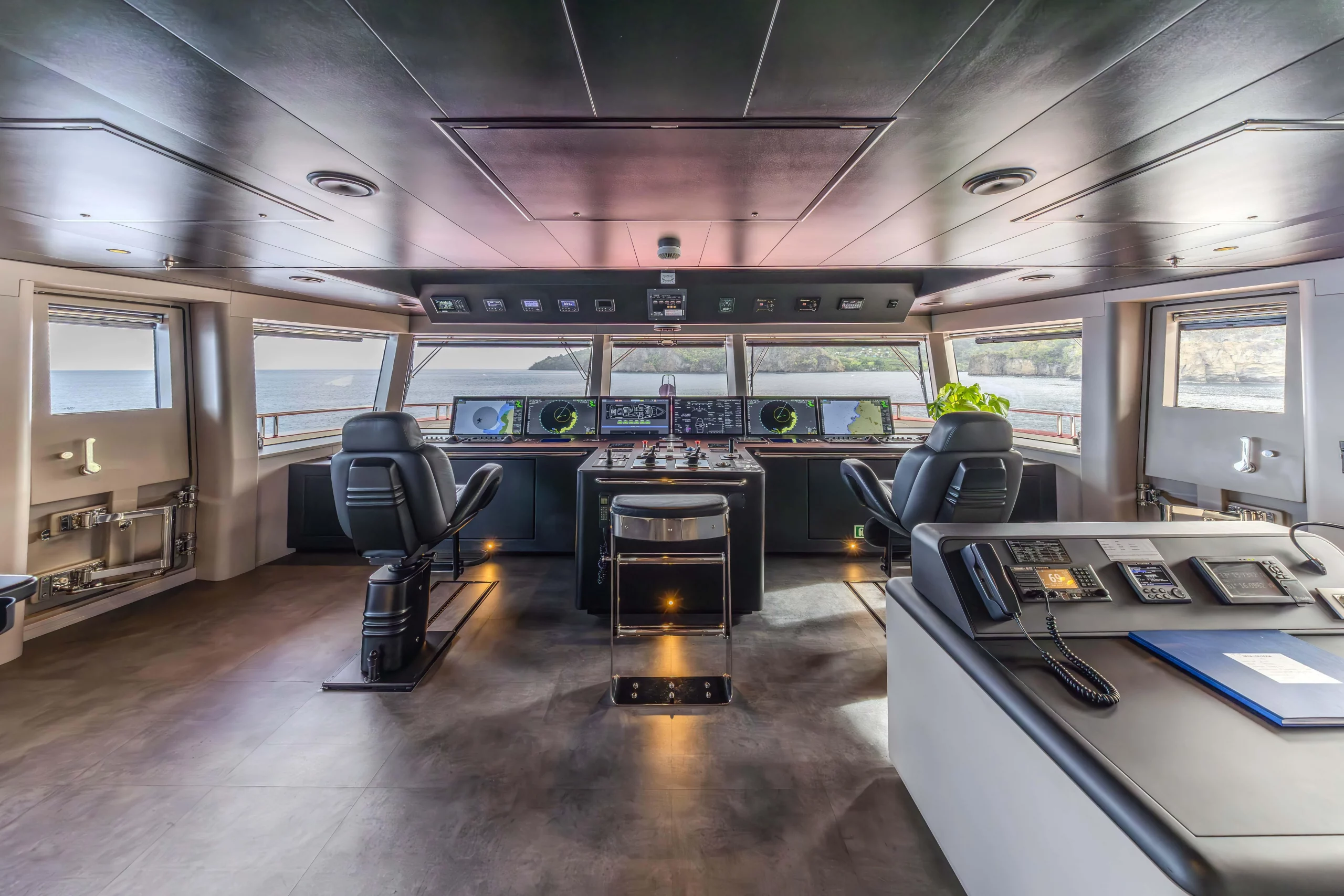 Explorer superyate Rossinavi 195' en venta · Yates México · Belice
