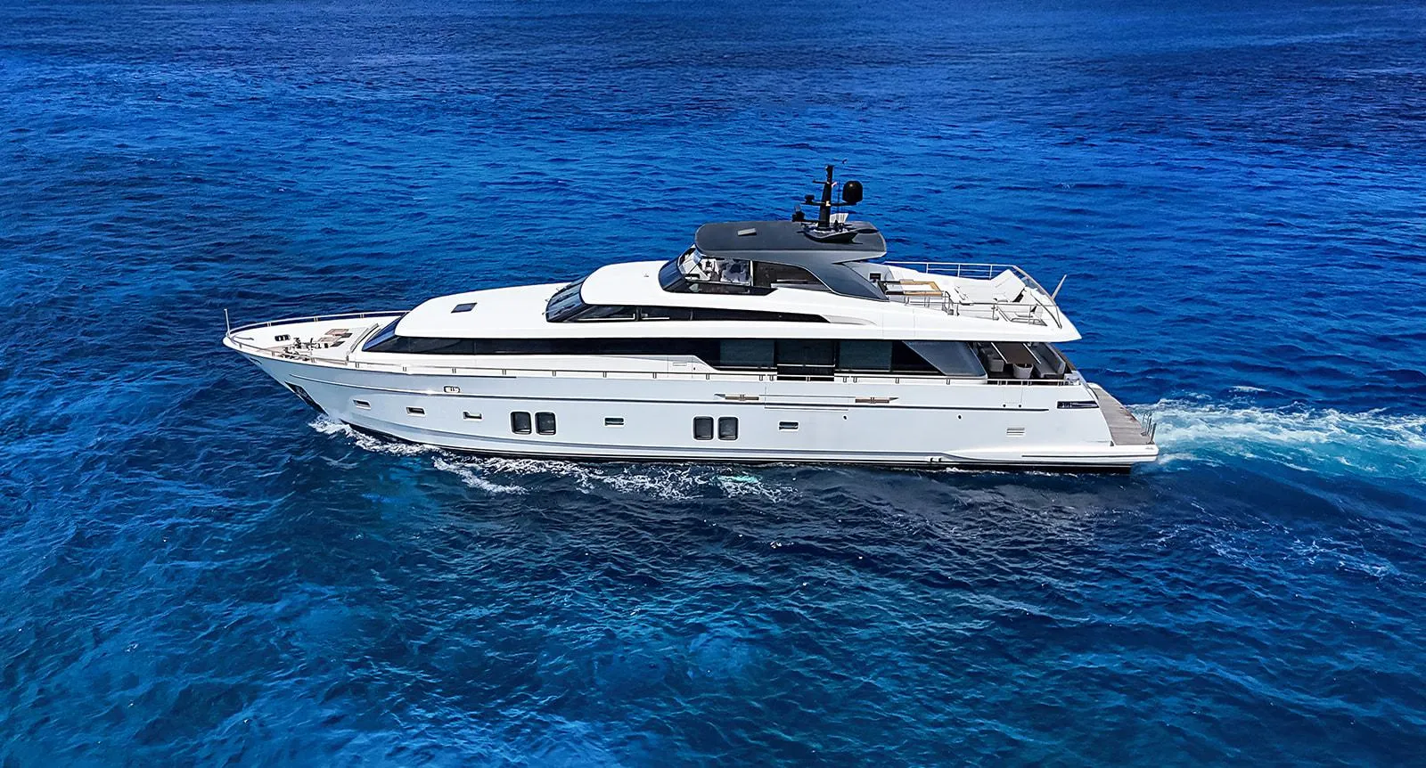 Sanlorenzo SL104 exterior lines en venta · Yates México · Cozumel