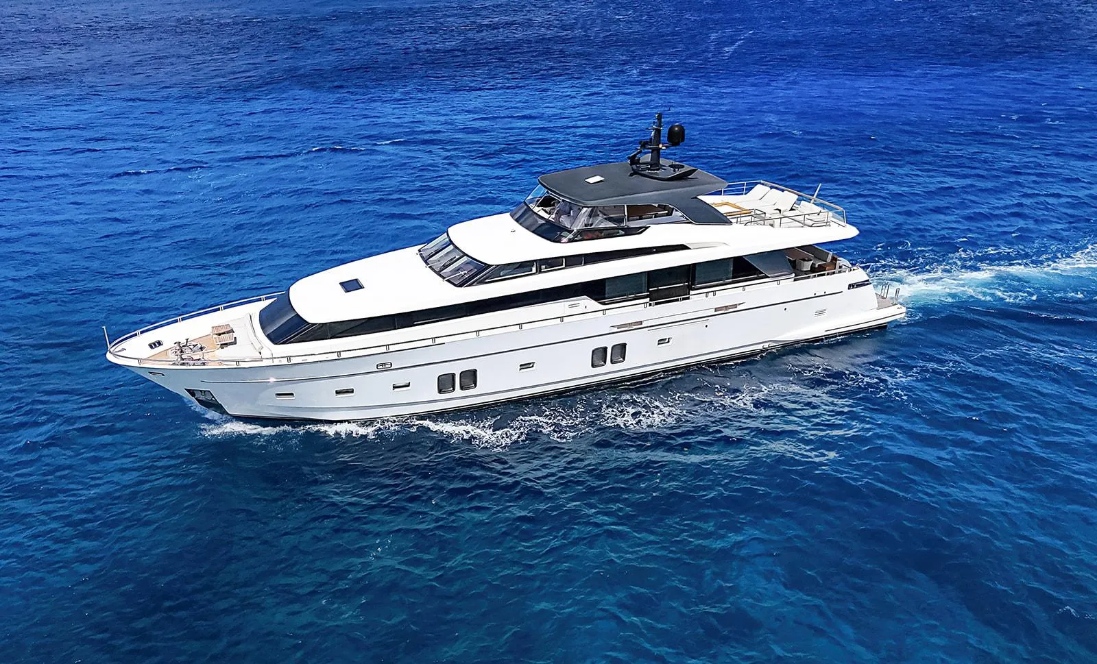 Sanlorenzo SL104 exterior lines en venta · Yates México · Cozumel