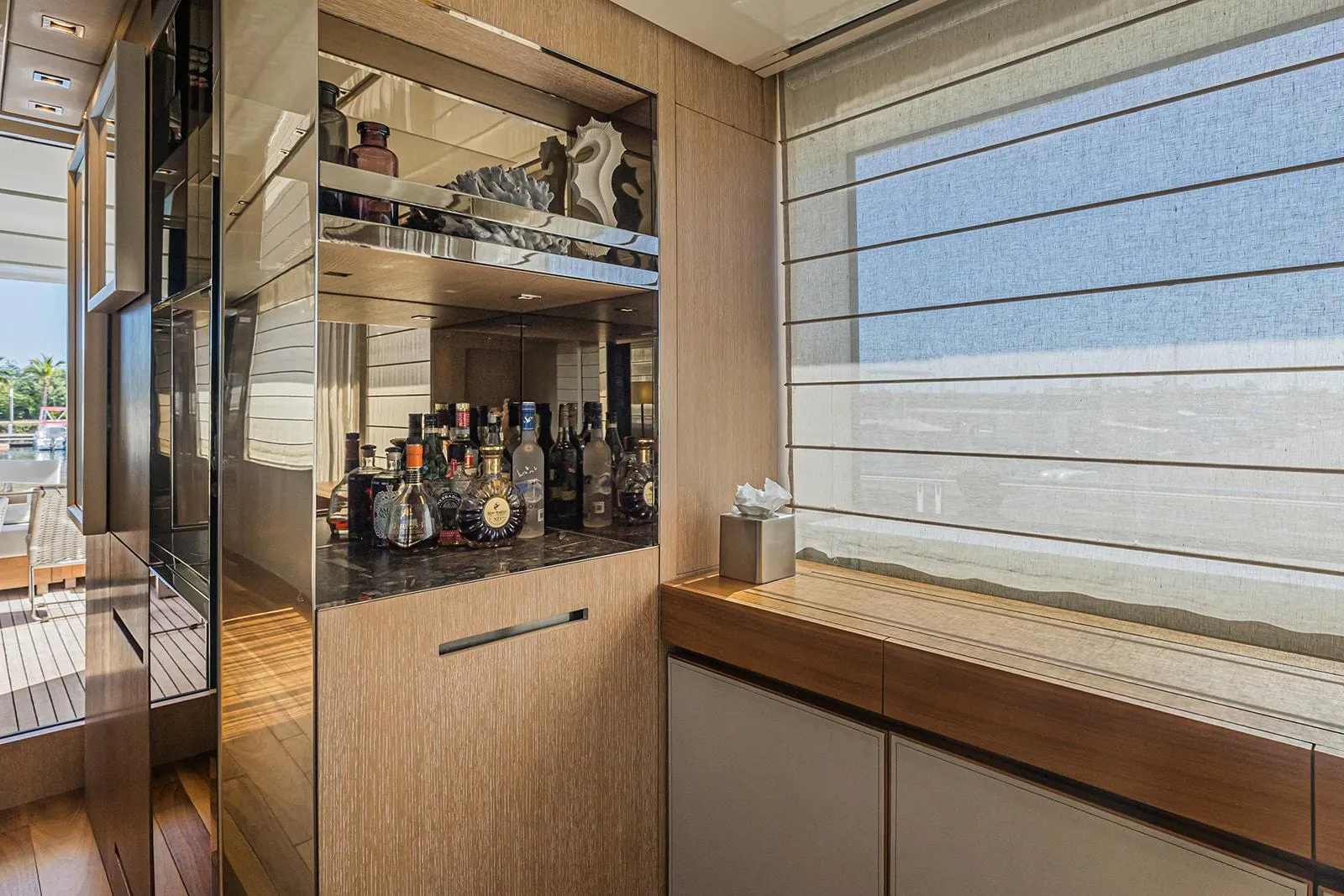 Sanlorenzo SL104 interior y salón principal en venta · Yates México · Cozumel