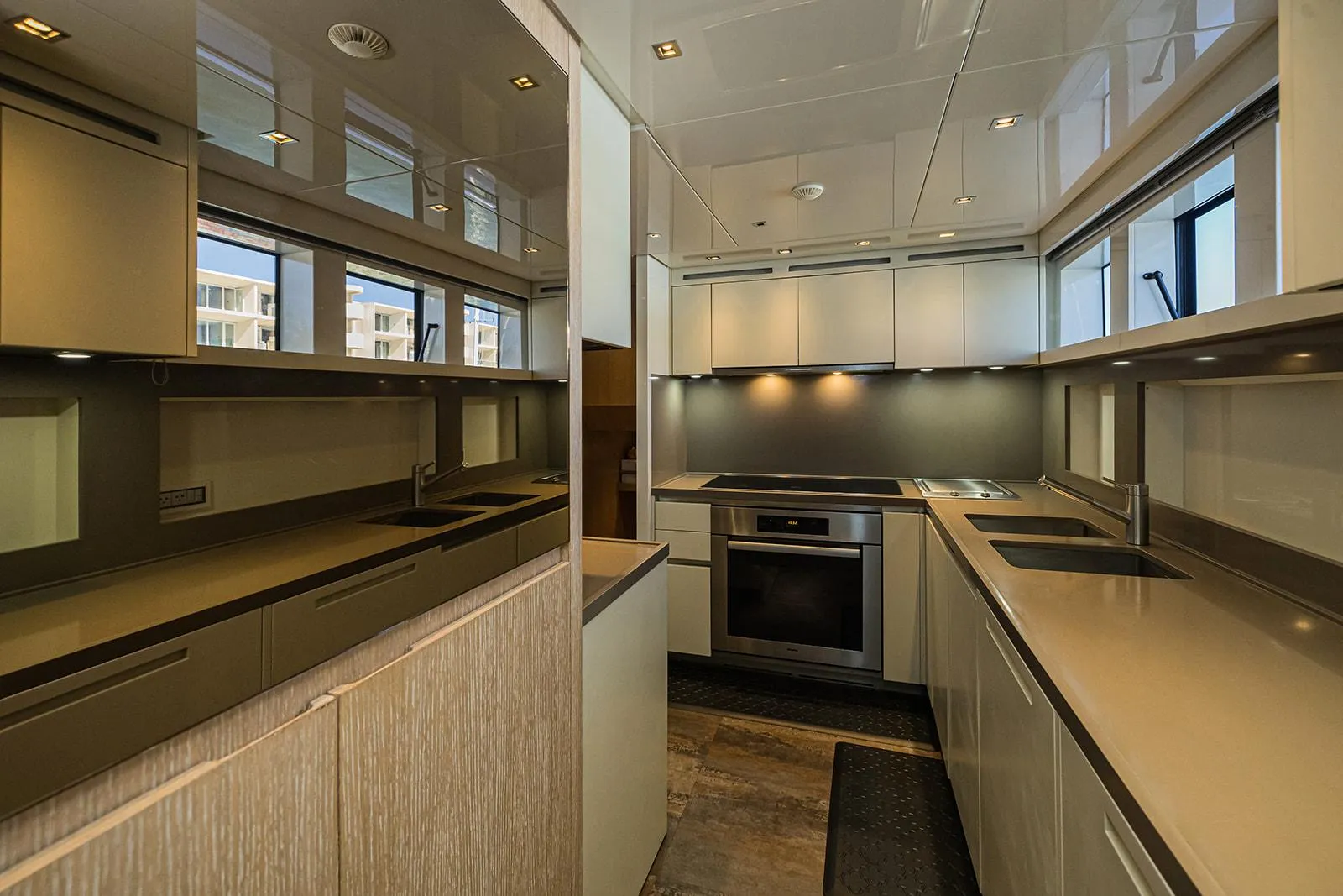 Sanlorenzo SL104 interior y salón principal en venta · Yates México · Cozumel