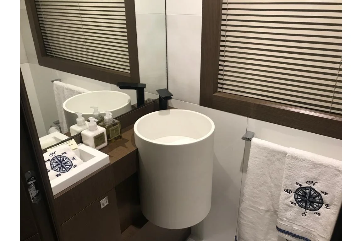 Custom Line 100 · Yate en venta en Panamá · Yates México