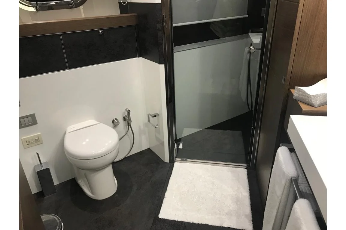 Custom Line 100 · Yate en venta en Panamá · Yates México