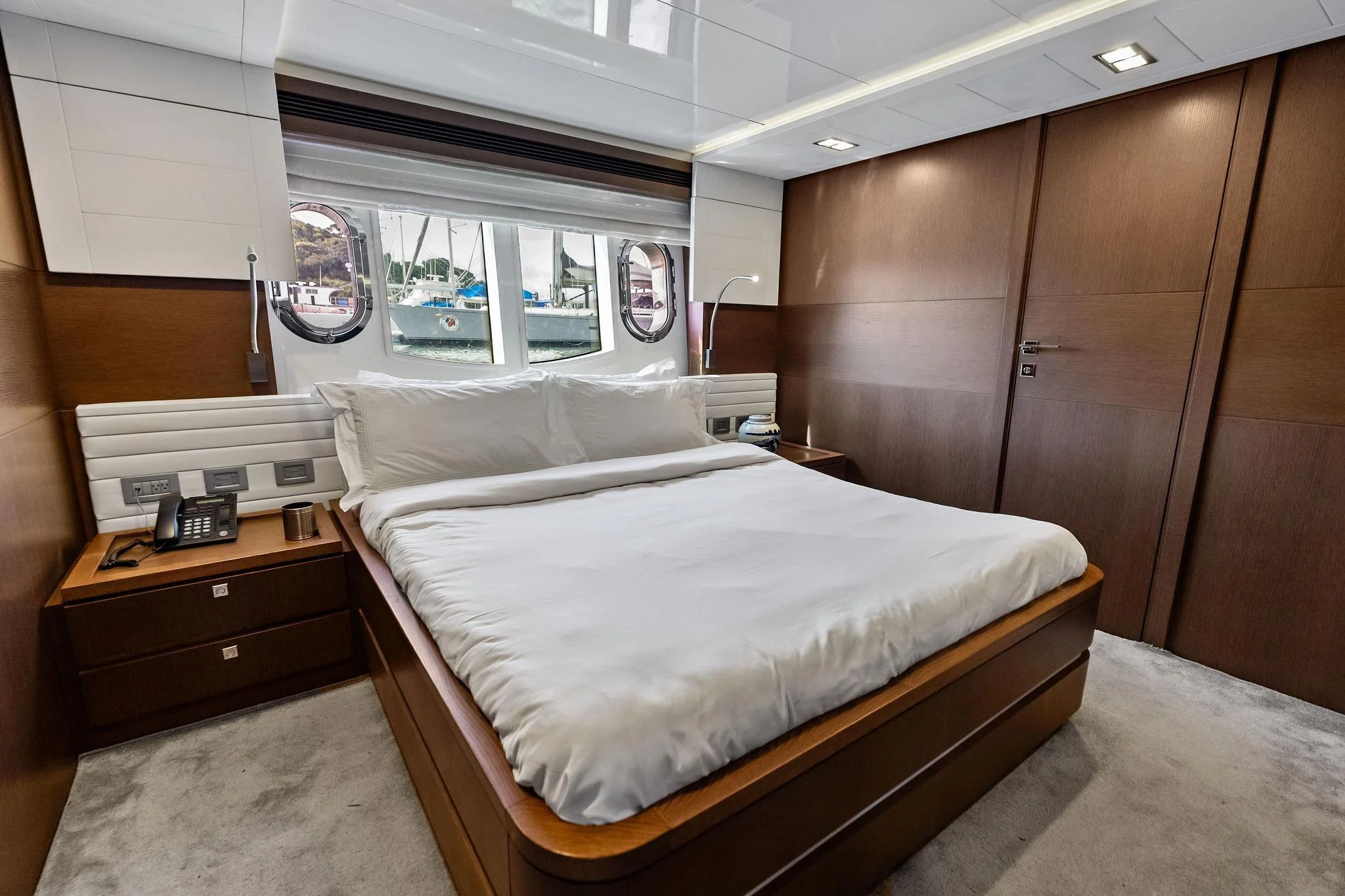 Custom Line 100 · Yate en venta en Panamá · Yates México