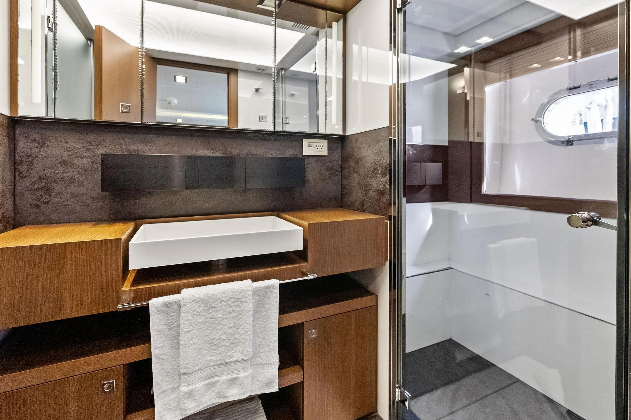 Custom Line 100 · Yate en venta en Panamá · Yates México