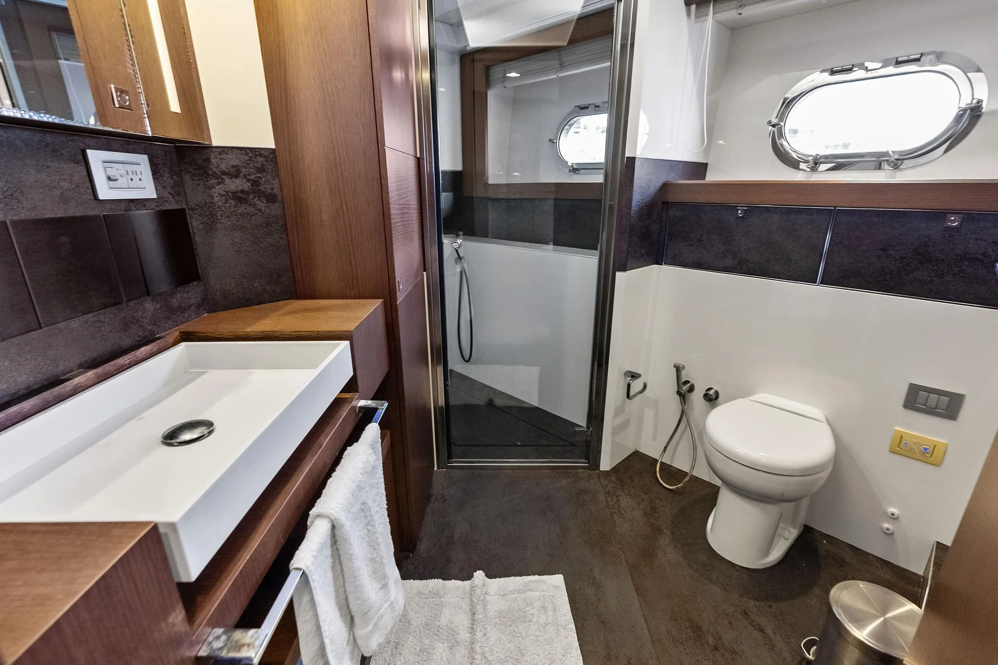 Custom Line 100 · Yate en venta en Panamá · Yates México