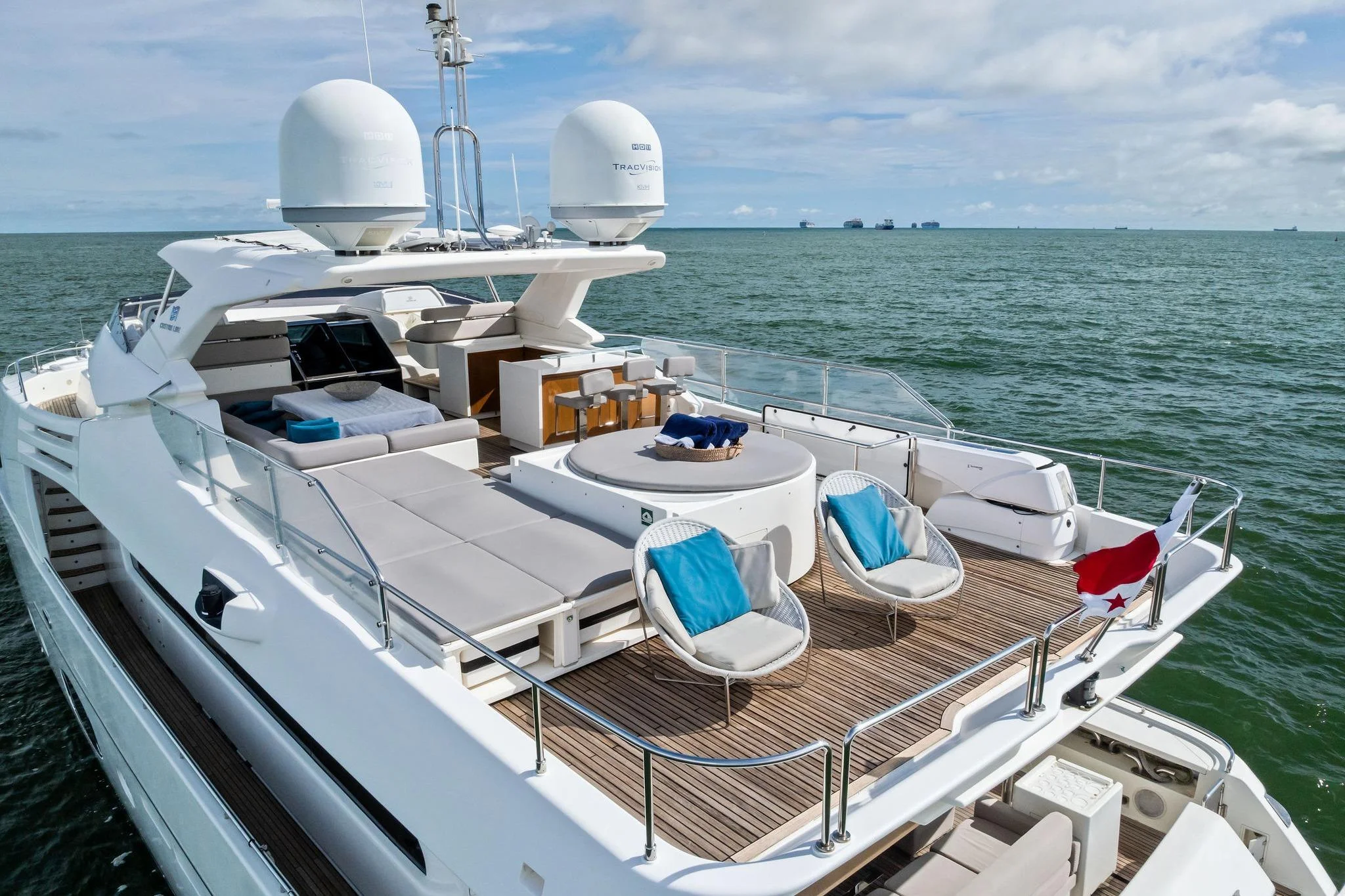 Custom Line 100 · Yate en venta en Panamá · Yates México