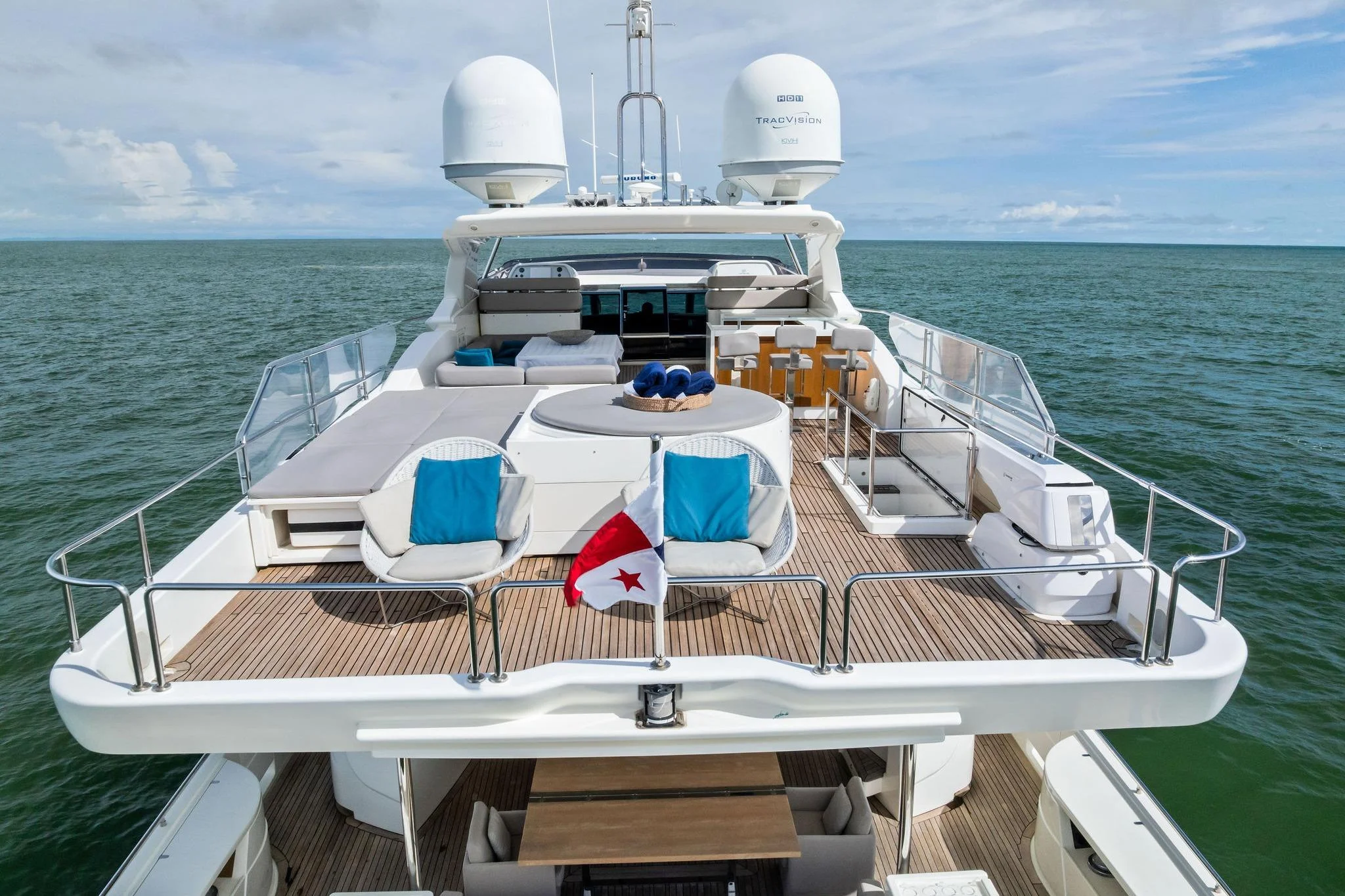 Custom Line 100 · Yate en venta en Panamá · Yates México