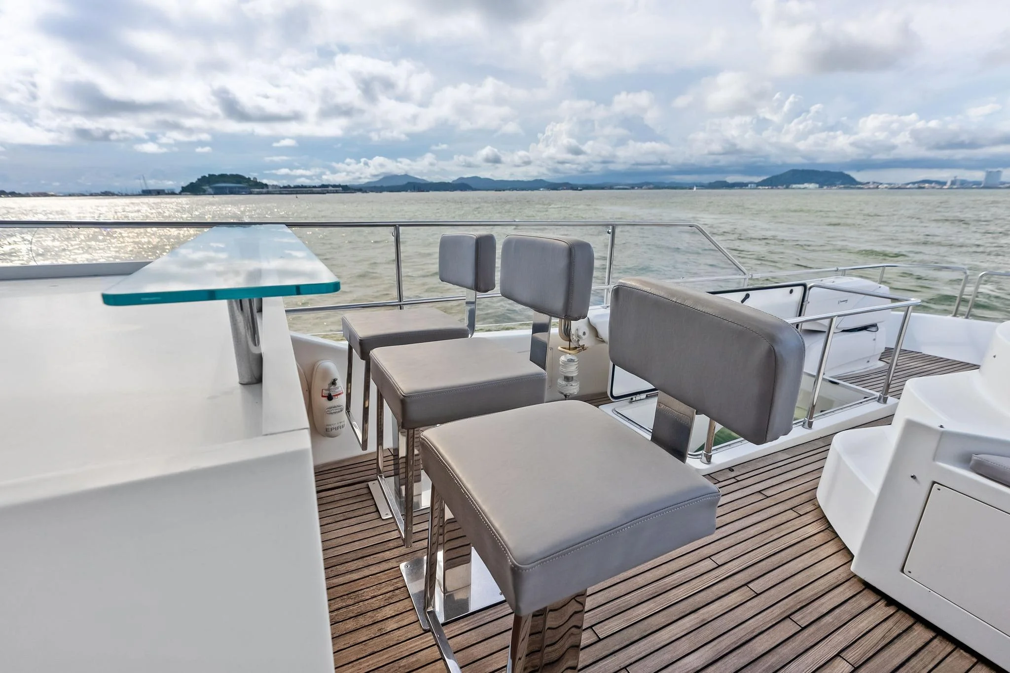 Custom Line 100 · Yate en venta en Panamá · Yates México