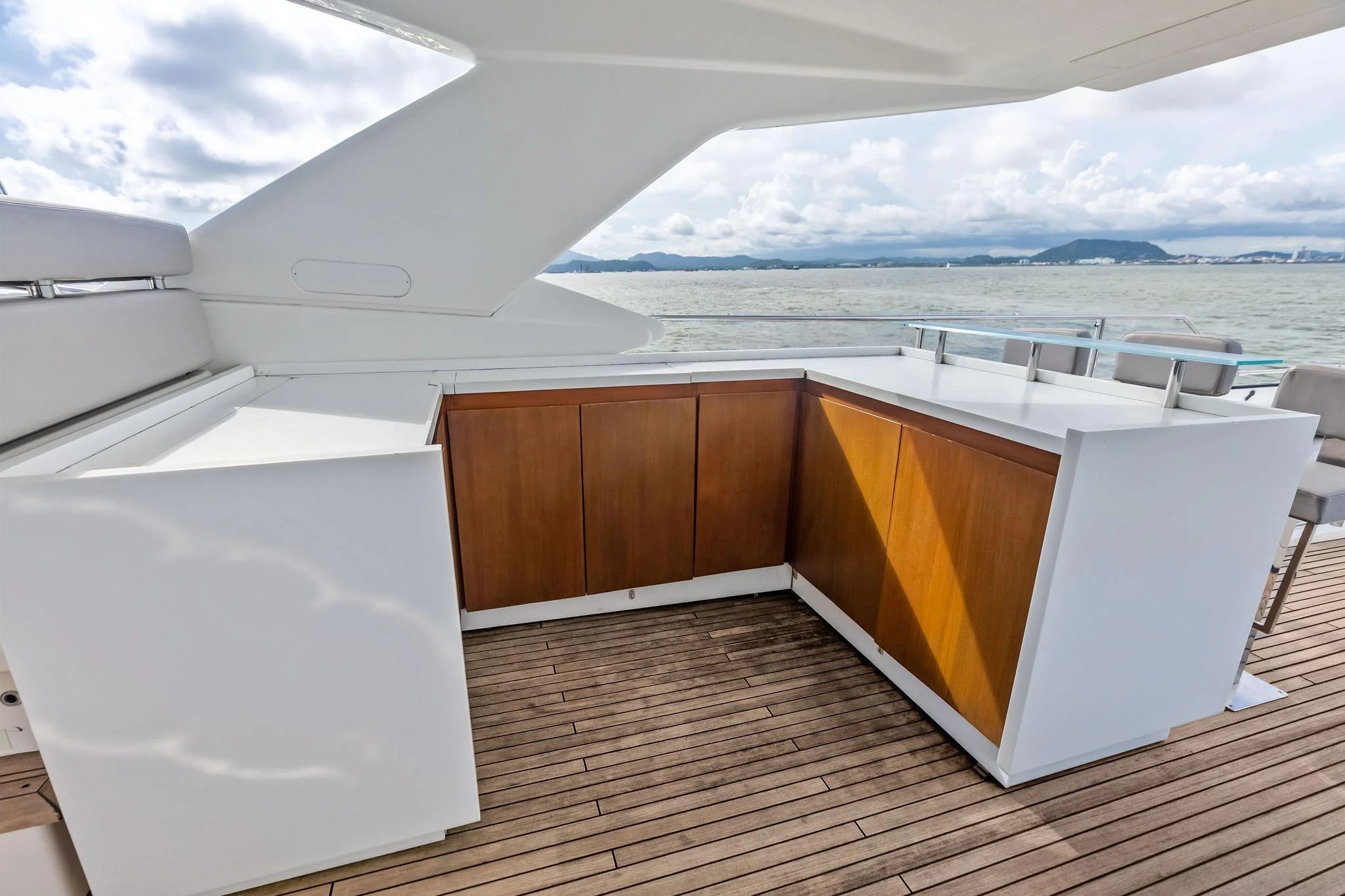 Custom Line 100 · Yate en venta en Panamá · Yates México