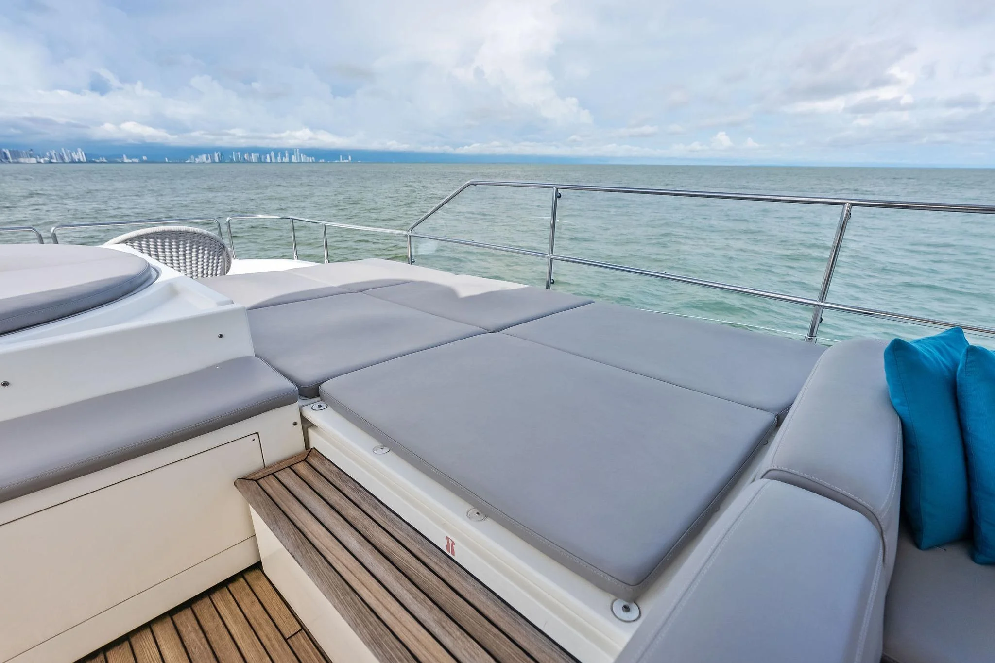 Custom Line 100 · Yate en venta en Panamá · Yates México