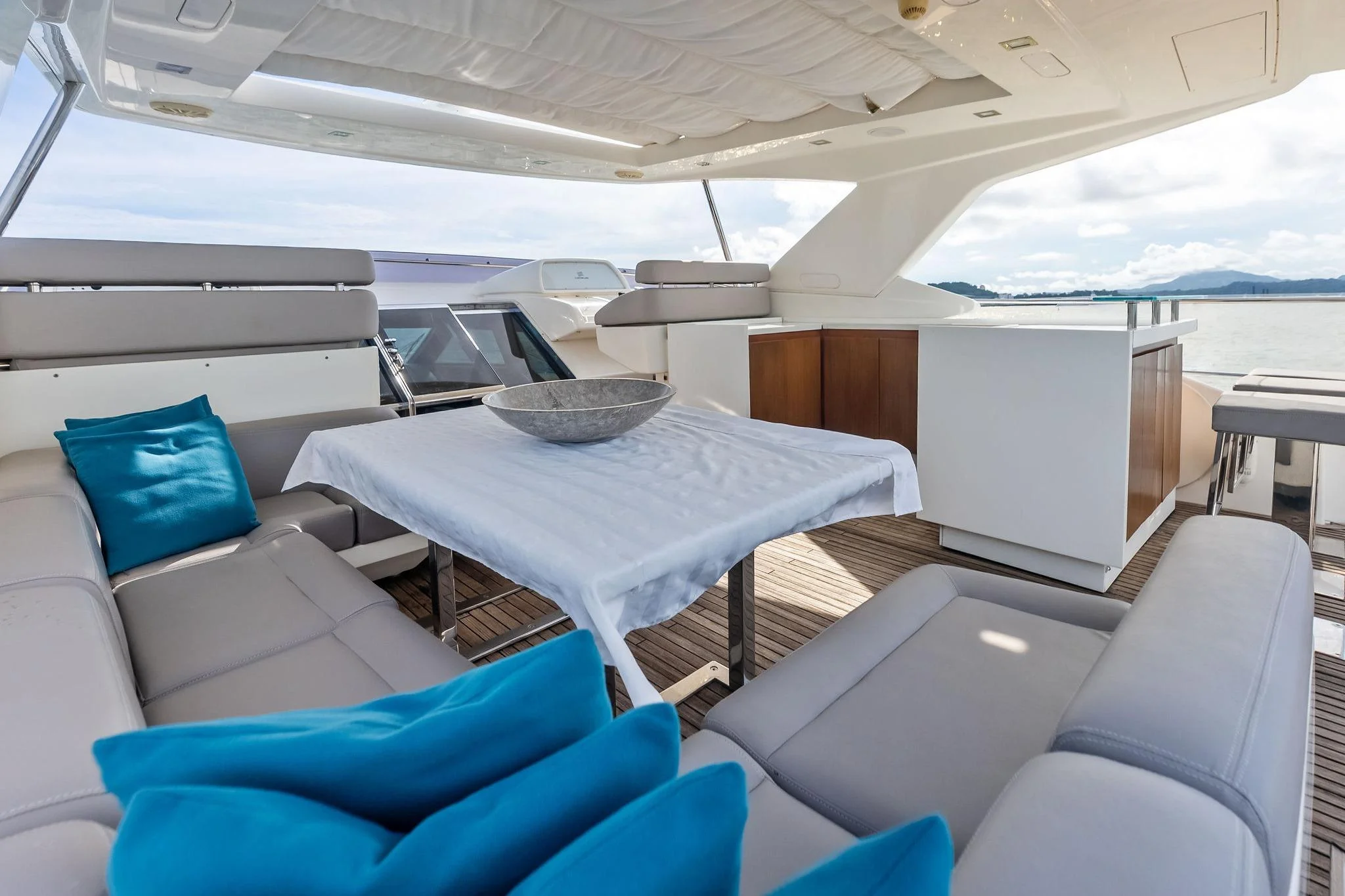 Custom Line 100 · Yate en venta en Panamá · Yates México