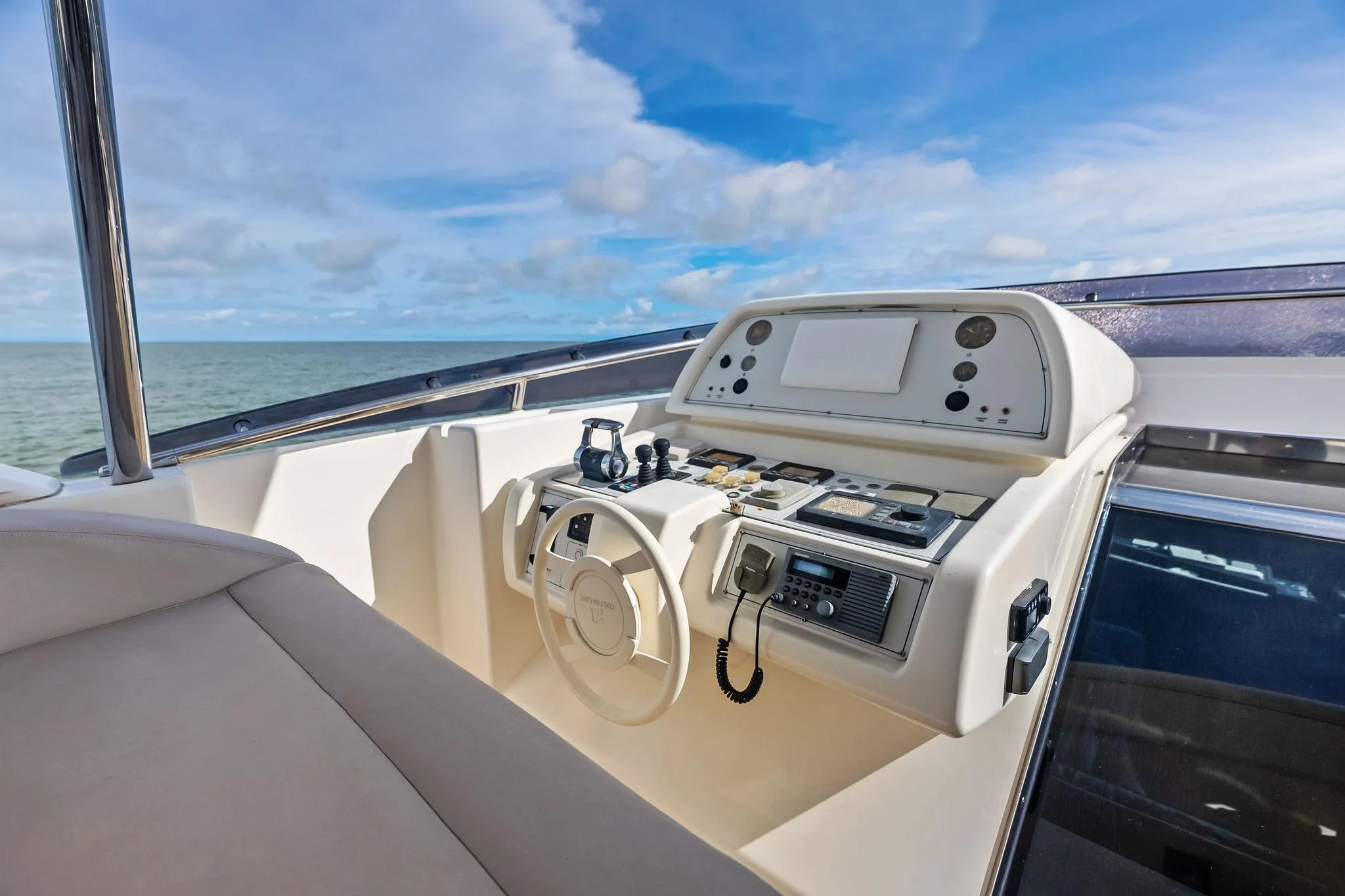 Custom Line 100 · Yate en venta en Panamá · Yates México