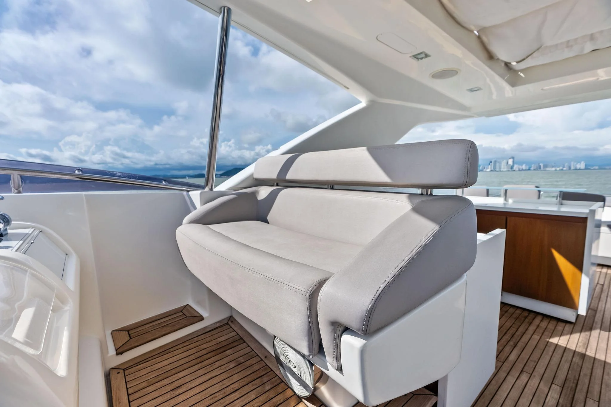 Custom Line 100 · Yate en venta en Panamá · Yates México