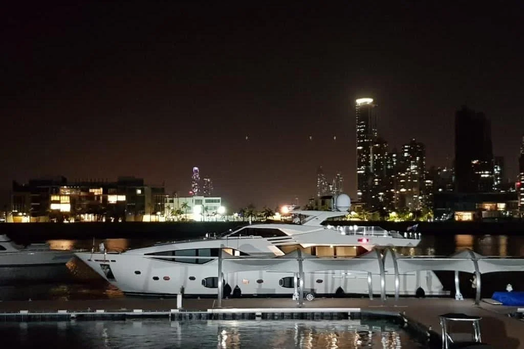 Custom Line 100 · Yate en venta en Panamá · Yates México