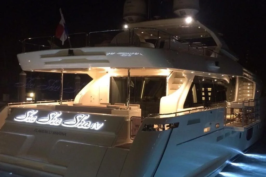 Custom Line 100 · Yate en venta en Panamá · Yates México