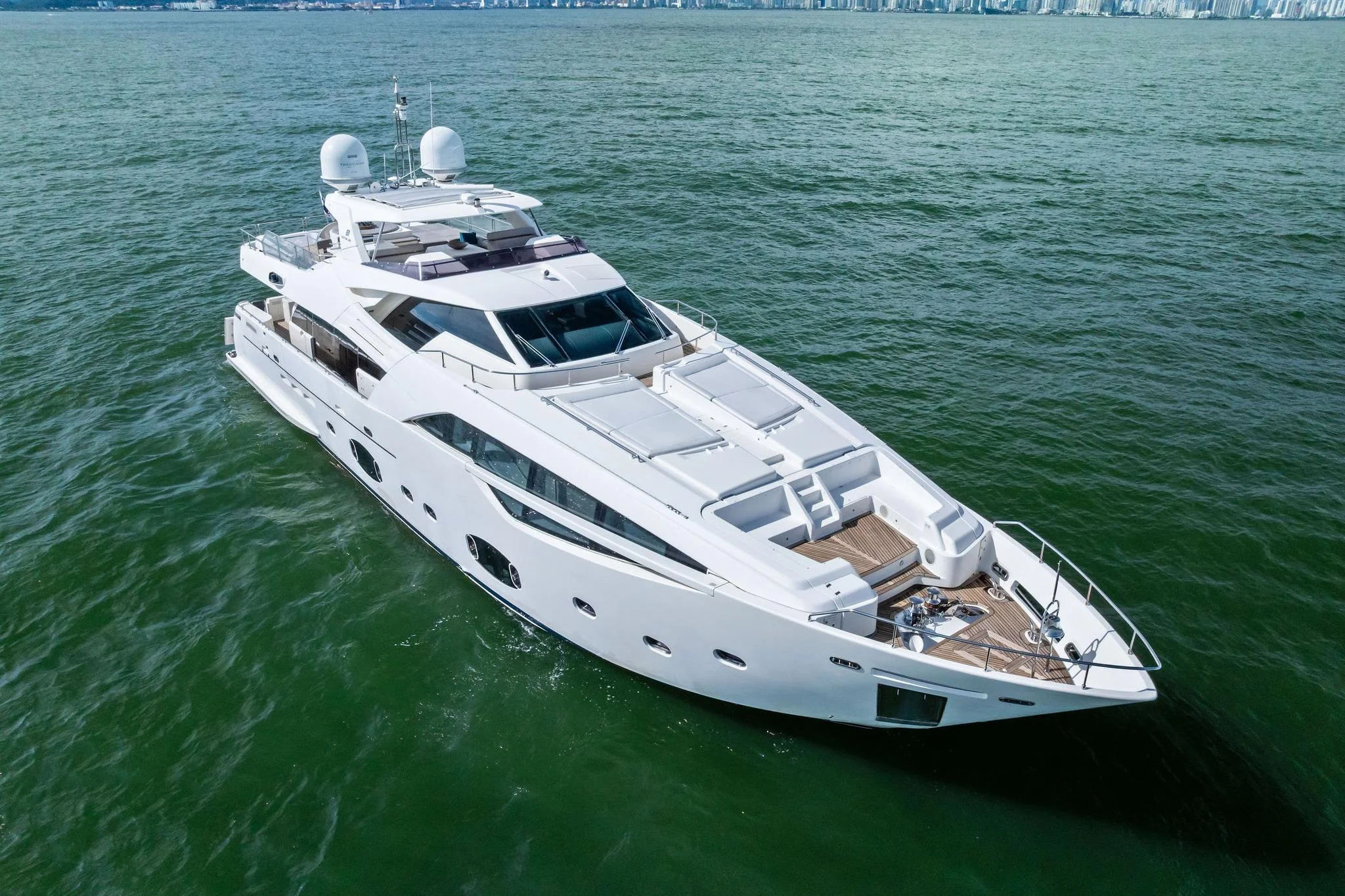 Custom Line 100 · Yate en venta en Panamá · Yates México