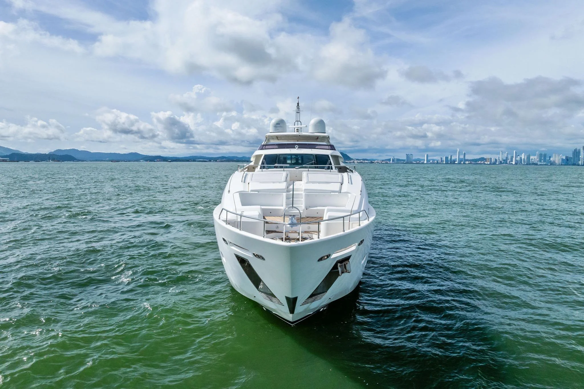 Custom Line 100 · Yate en venta en Panamá · Yates México