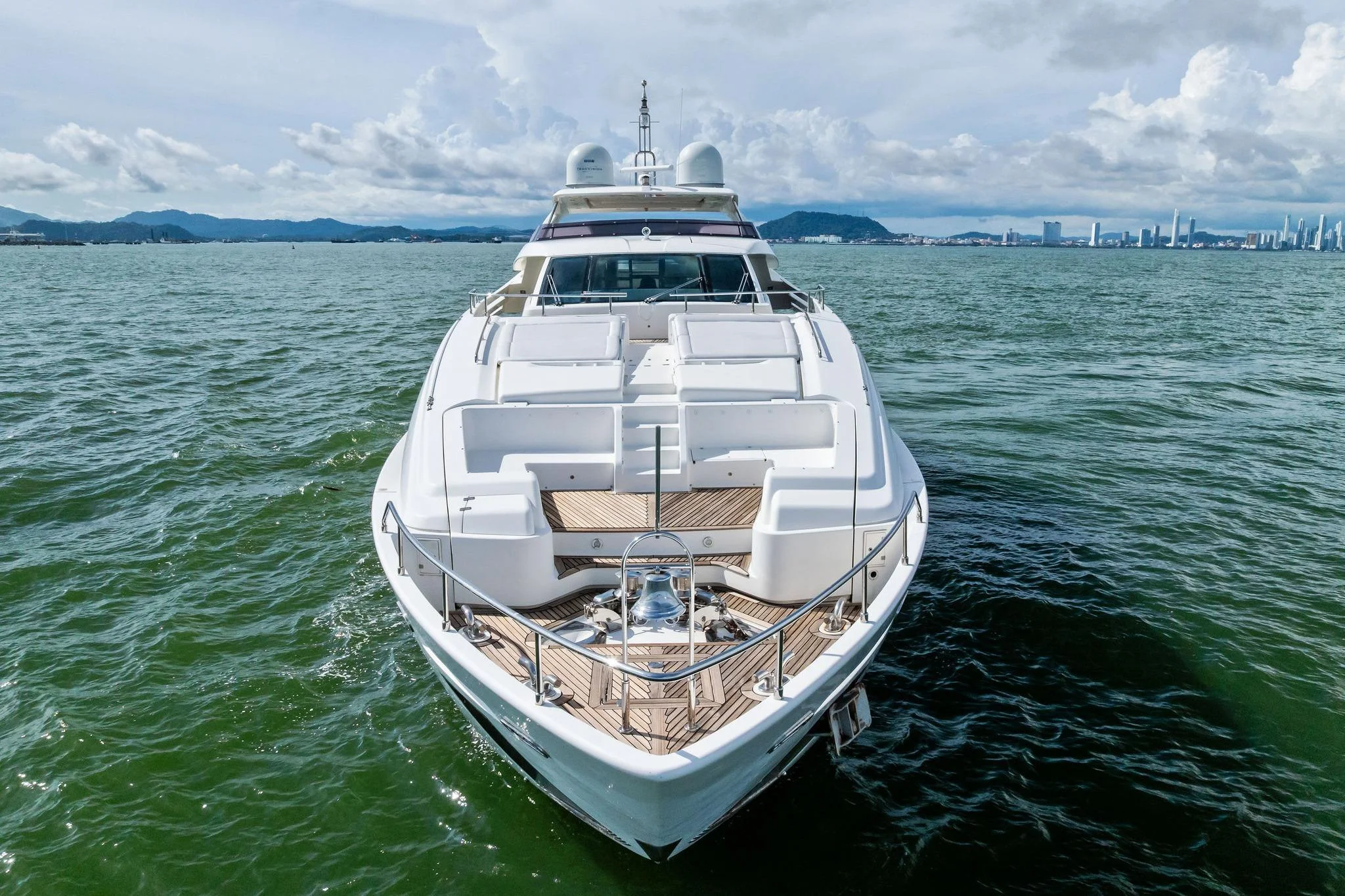 Custom Line 100 · Yate en venta en Panamá · Yates México