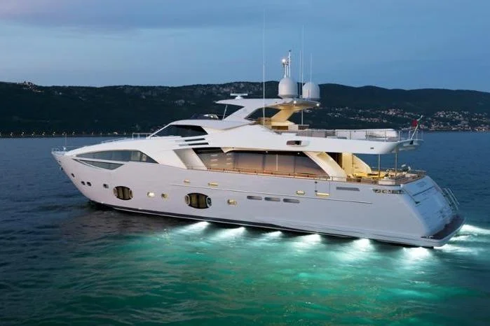 Custom Line 100 · Yate en venta en Panamá · Yates México