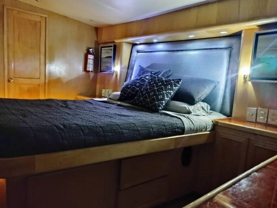Egg Harbor 59 · camarote máster con baño