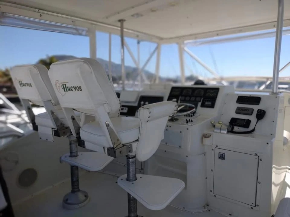 Egg Harbor 59 · flybridge con asientos