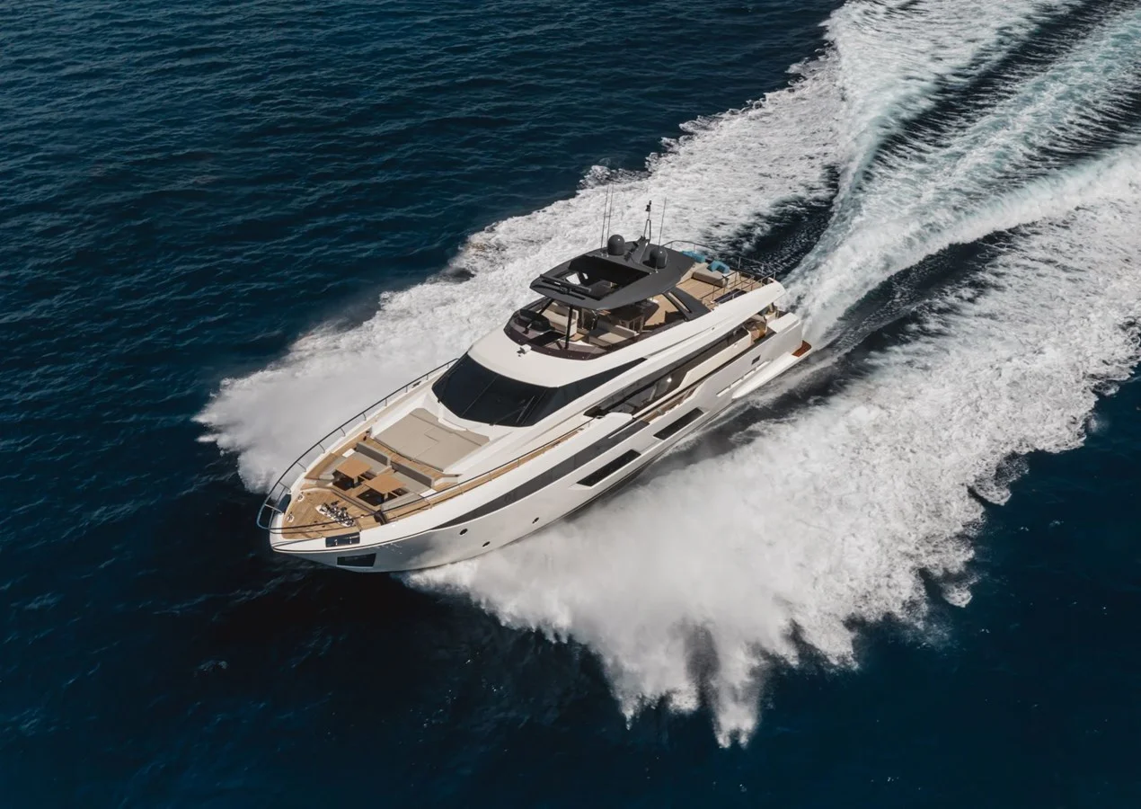 Ferretti 920 HT 2021 exterior lines · Yates México