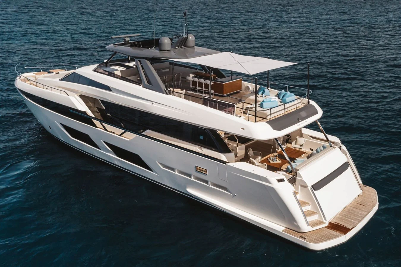 Ferretti 920 HT 2021 exterior lines · Yates México