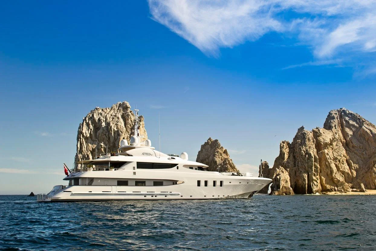 Nereids 163 AZTECA exterior lines · Yates México · Cabo San Lucas
