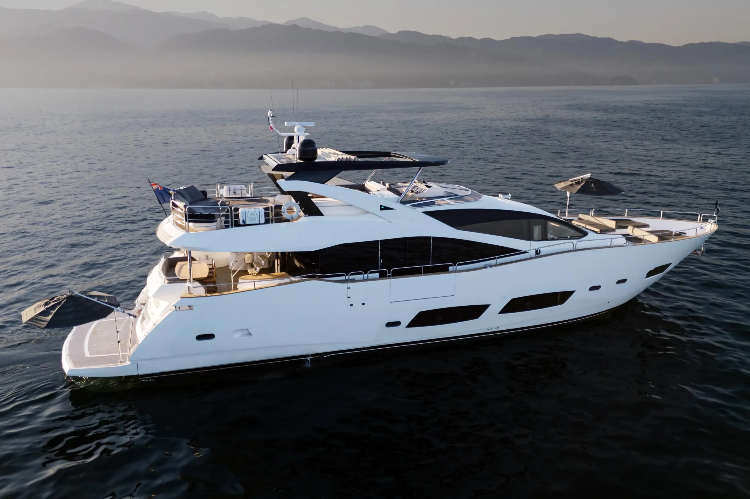 Sunseeker 92' 2015 exterior · Yates México