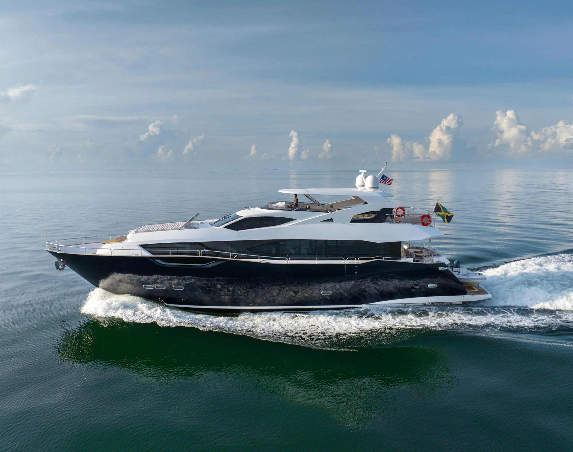 Sunseeker 95 EOS 2021 exterior lines · Yates México · La Paz BCS