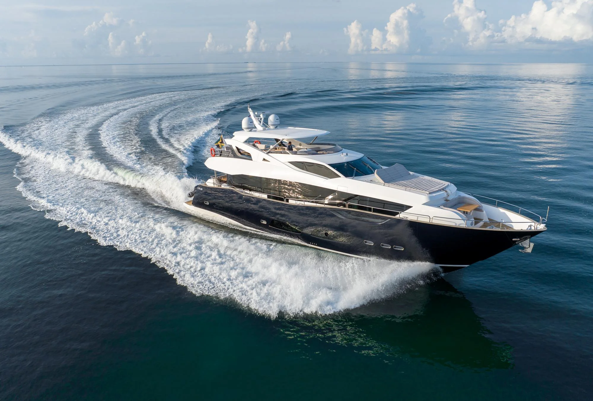 Sunseeker 95 EOS 2021 exterior lines · Yates México · La Paz BCS