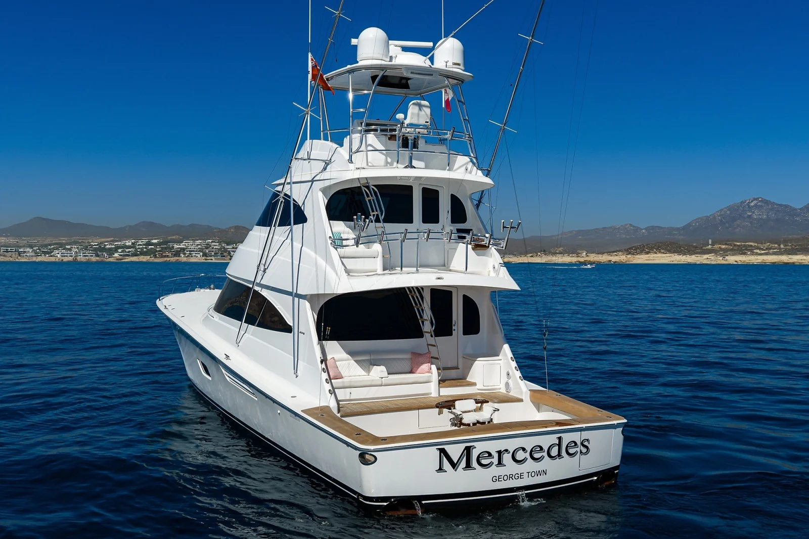 Viking 80 Skybridge MERCEDES exterior lines · Yates México · Cabo San Lucas
